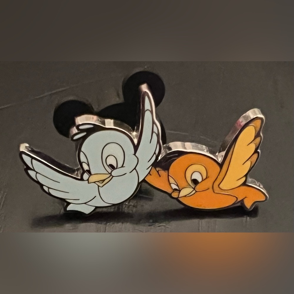 Disney Limited Edition Pin Beauty and The Beast